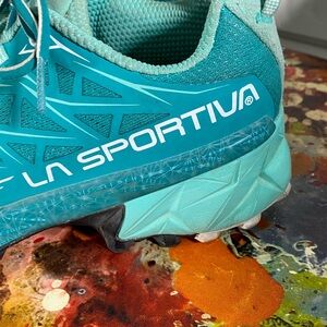 Trail running shoes